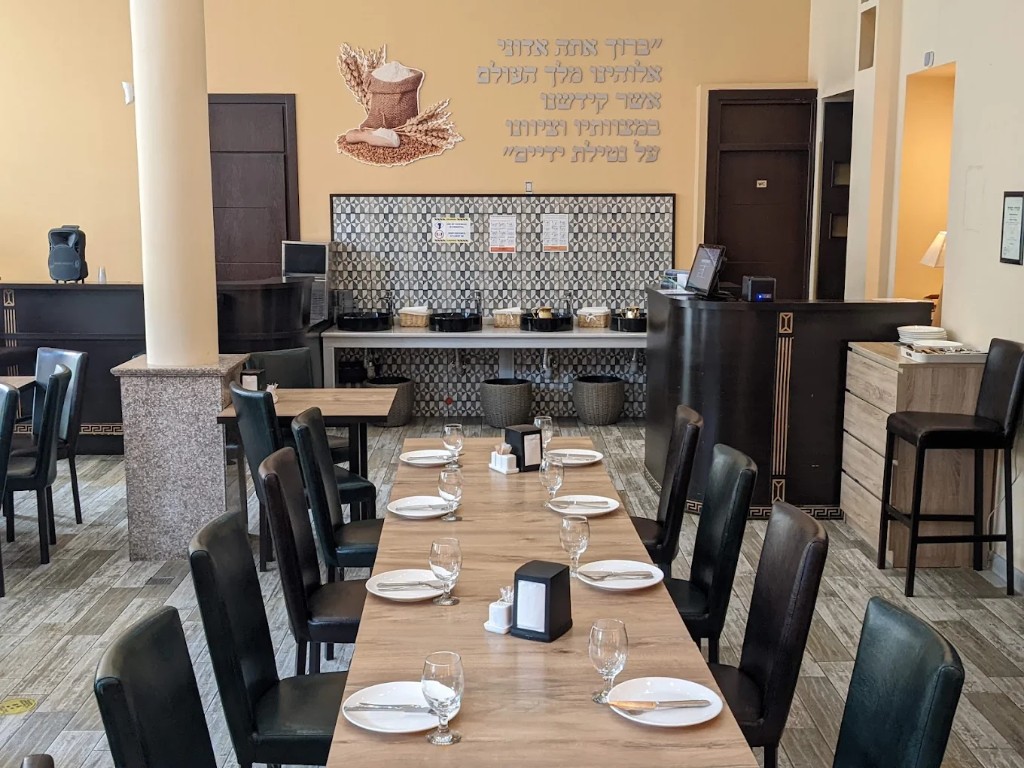 אולם הסעודות בבית חב"ד באטומי