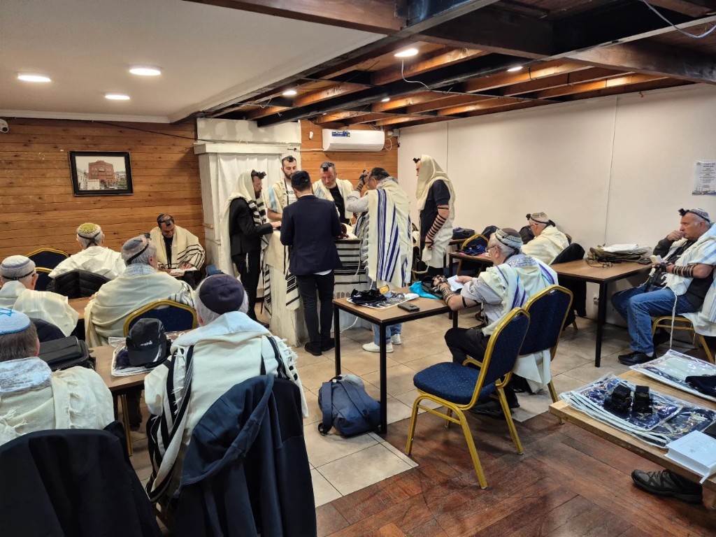 תפילה בבית חב"ד טביליסי